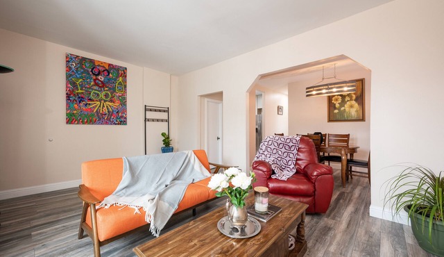 Beautiful 3 bedroom beach condo a block away from GG park