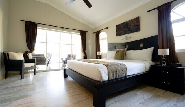 Beautiful 3 Bedroom Villa -Airport Shuttle Included