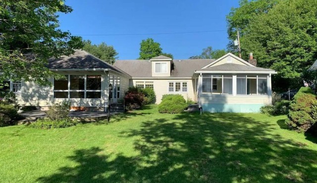 Beautiful 3 Bedroom Lakefront Home