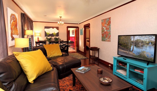 Beautiful 3 Bedroom 1 mile to Ochsner Hospital