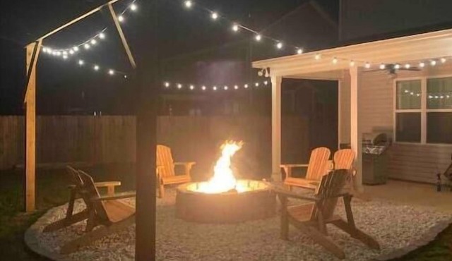 Beautiful 3 bedroom, 2.5 bath home, in private cul-de-sac.