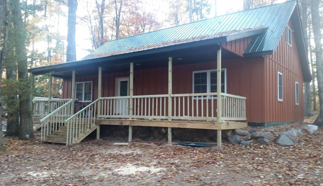 Beautiful 3 bedroom 2 bathroom loft, sleeps 14, lakeview and dock on trail #33,