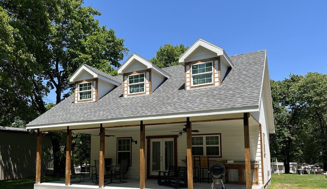 Beautiful 3 bedroom 2 bath home at Grand Lake close to Duck Creek