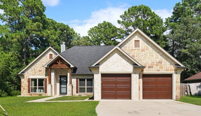 Beautiful 3-bedroom, 2 Bath New Build Home on Lake Palestine with WiFi, AC