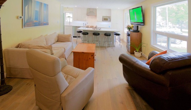 Beautiful 3 Bedroom 2 Bath Renovated Cottage in the heart of Historic Bayfield Village