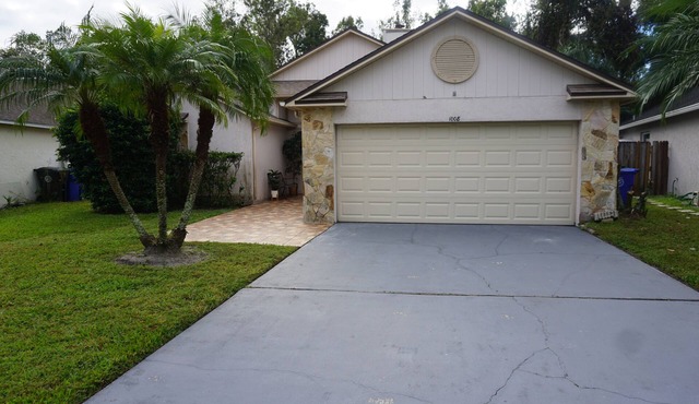 Beautiful 3 Bedroom 2 full bath 2 car 🚗 garage.