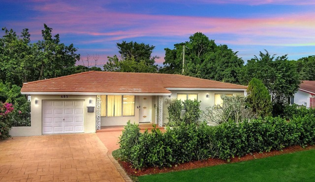 Beautiful 3 Bedroom 2 Bathroom Home in Quiet Miami Neighborhood Near Everything