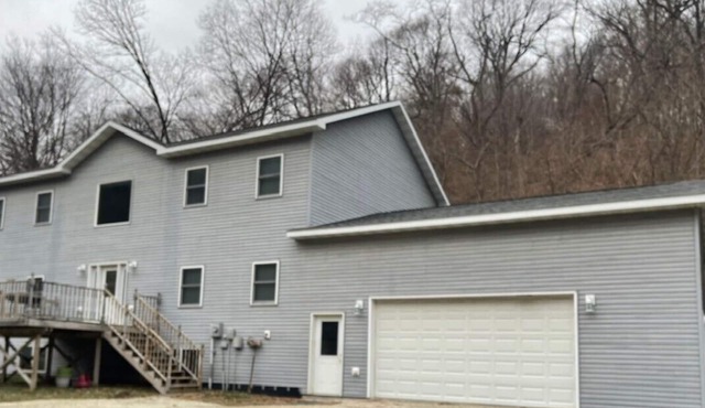 Beautiful 3 bedroom 2 bath home with 2,884 sq ft of living space