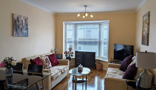 Beautiful 3 Bedroom Apartment in a perfect location in Deal !