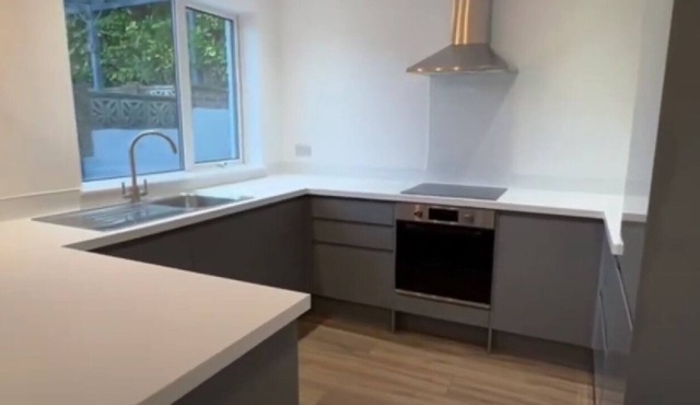 BEAUTIFUL 3 BEDROOM BUNGALOW IN QUIET WILTSHIRE VILLAGE