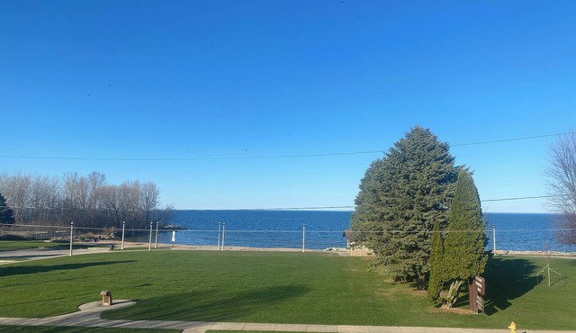 Beautiful 3-bedroom bayview townhome in downtown Menominee