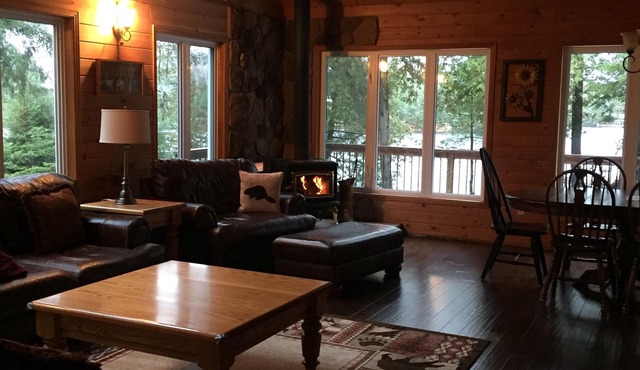 Beautiful 3 Bedroom Cottage on Whitestone Lake