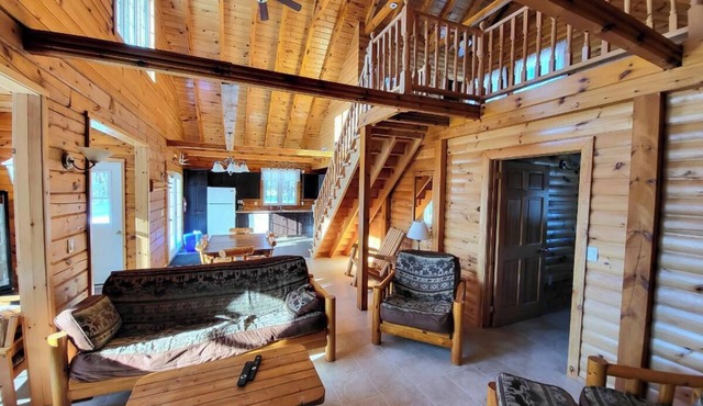 Beautiful 3 Bedroom Loft Cabin