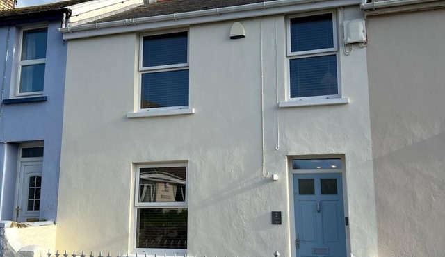 Beautiful 3 Bedroom Cottage, Close To Waterfront In Charming Coastal Village