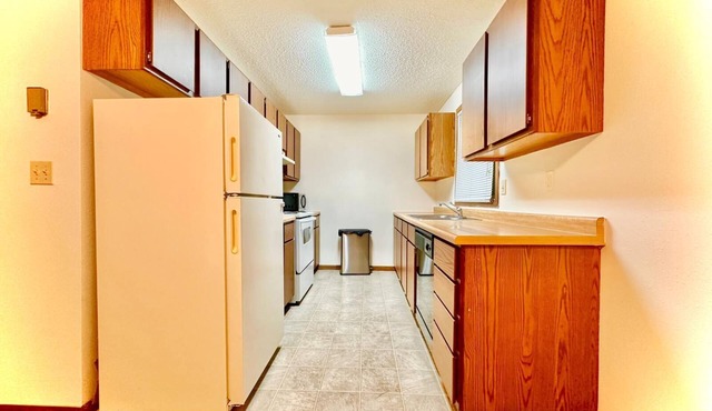 Beautiful 3-bedroom condo in Moorhead with WiFi