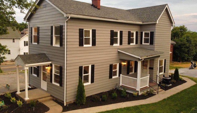 Beautiful 3 Bedroom Downtown Salem Home