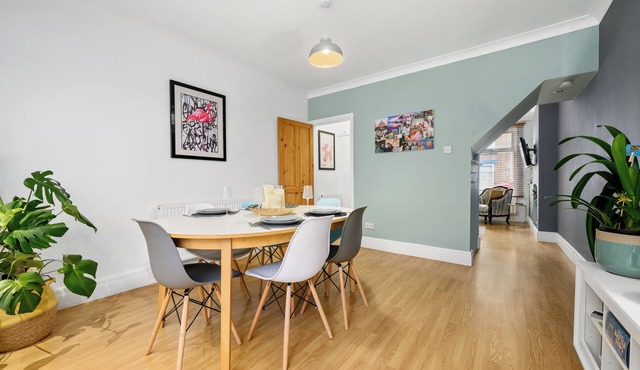 🖤 Beautiful 3 bedroom EXCLUSIVE Victorian terraced house - dog friendlyn