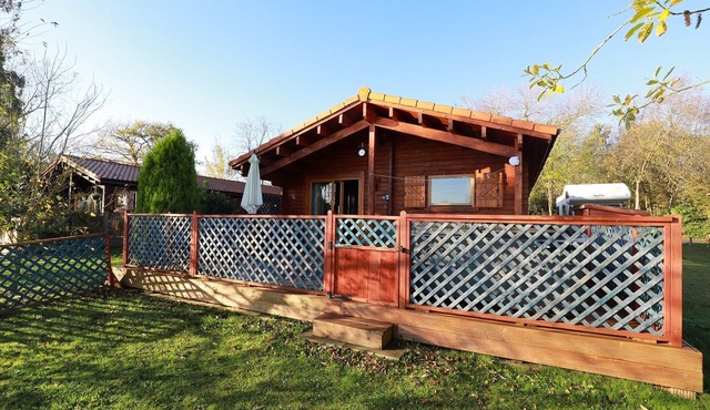 Beautiful 3 Bedroom Lodge on a Fishing Lake with Hot Tub.