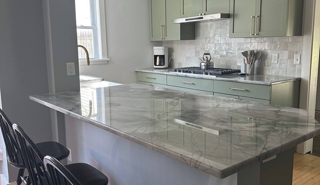 Beautiful 3-bedroom house, Lake Town retreat!