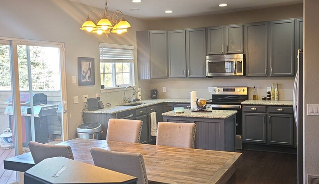 Beautiful 3 bedroom home with theater!