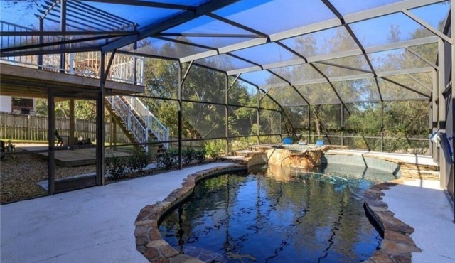 Beautiful 3 bedroom home with non heated Pool