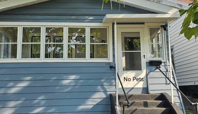 Beautiful 3-bedroom house with AC in delightful Syracuse