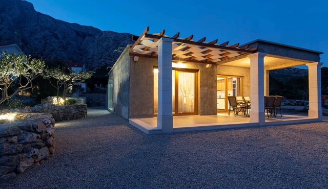 Beautiful 3-Bedroom Holiday Home with amazing sea view!