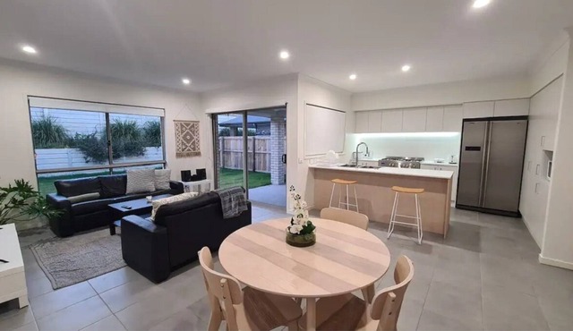 Beautiful 3 bedroom home in Ripley, 4 min drive to Ripley town centre