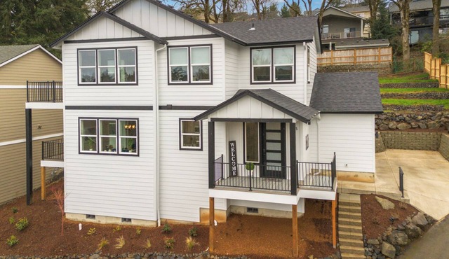 Beautiful 3 bedroom house with views of the hills.