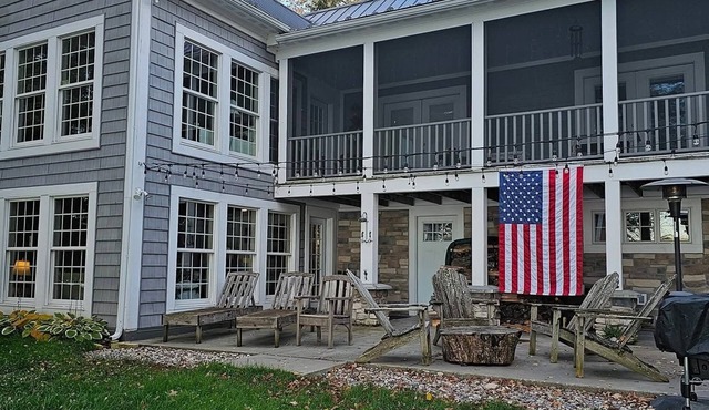 Beautiful 3 bedroom lakehome with dock, raft just off snowmobile and ATV trails