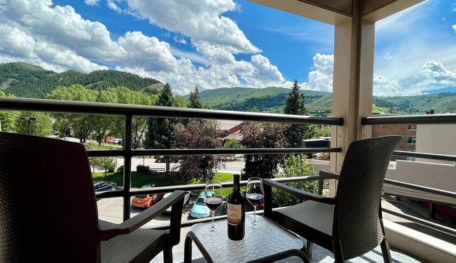 Beautiful 3-bedroom lodge/suite - Sleeps 6-8 - Avon Colorado