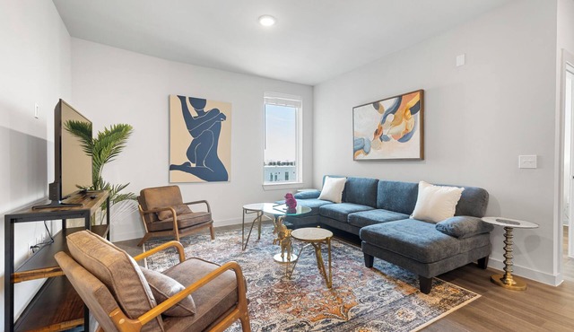 Beautiful 3 bedroom oasis close to downtown