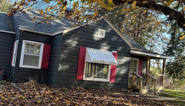 Beautiful 3 Bedroom + Pet & Family Friendly Home