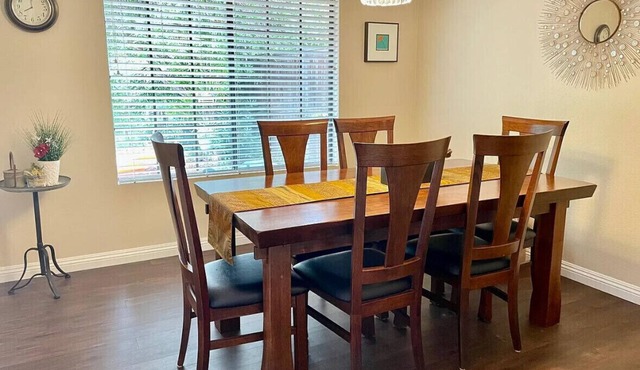 Beautiful 3-bedroom townhome in San Diego Carmel Valley. Close to Beaches !