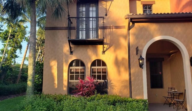 Beautiful 3 bedroom Townhouse in Ole at Lely Resort .3 miles from Village Center