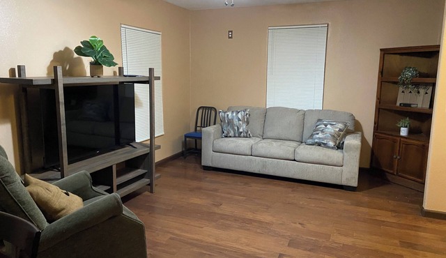 Beautiful 3-bedroom townhome with AC in charming Brownsville