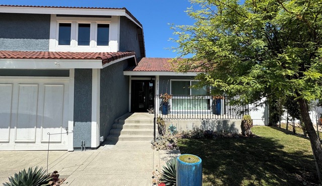 Beautiful 3-bedroom home in peaceful Lake Forest. Close to So. Ca. Attractions.n