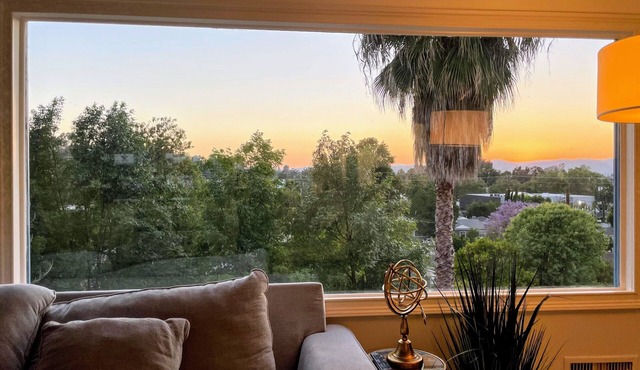Beautiful 3 Bedroom with Gorgeous View & Backyard