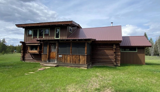 Beautiful 3 bedroom, 1 bath cabin in the heart of Polebridge, MT.
