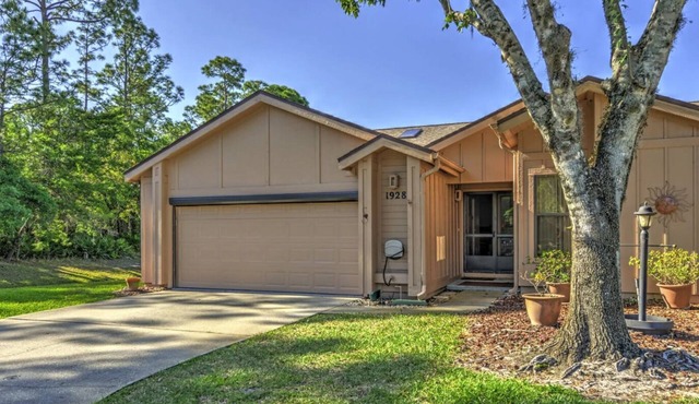 Beautiful 3 Bedroom Condo w/Golf in Luxury Community with Amenities