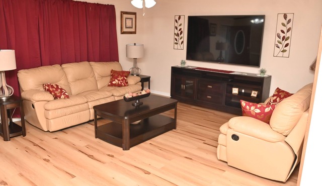 Beautiful 3-bedroom House Close to Ft. Liberty and I-295.