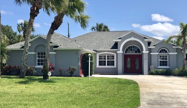 Beautiful 3 Bedroom 2 Bath Home with Heated Private Pool. Sleeps 6 to 8.