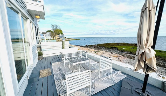 Beautiful 3 bedroom and 2.5 bath Waterfront Beach House on the Sound