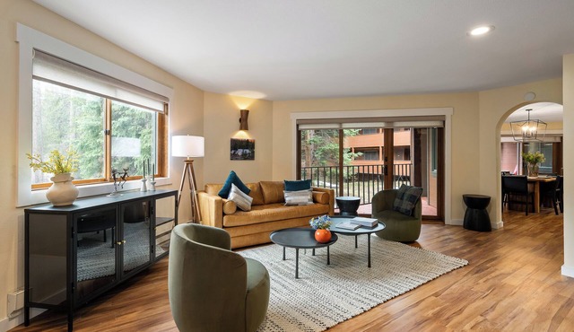 Beautiful 3 bedroom, pet friendly, magnificent river views, walk to WP resort