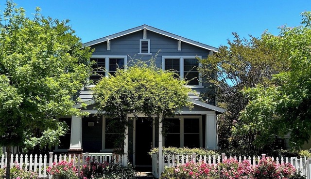 Beautiful 3-bedroom house in Yountville two blocks from Downtown