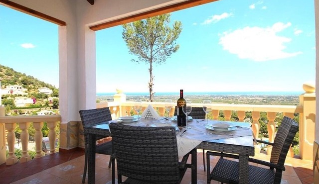 Beautiful 3 bedroom villa with fantastic sea views