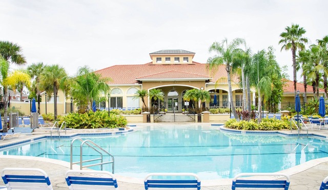 Beautiful 3 Bedroom Villa on the Lake - No Carpet! New Hot Tub
