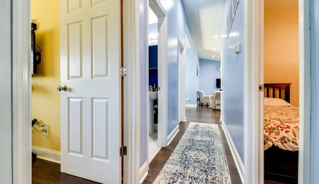 Beautiful 3 bedrooms and 2 baths with free parking