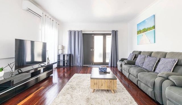 Beautiful 3 Bedrooms BNB between Airport and Sea