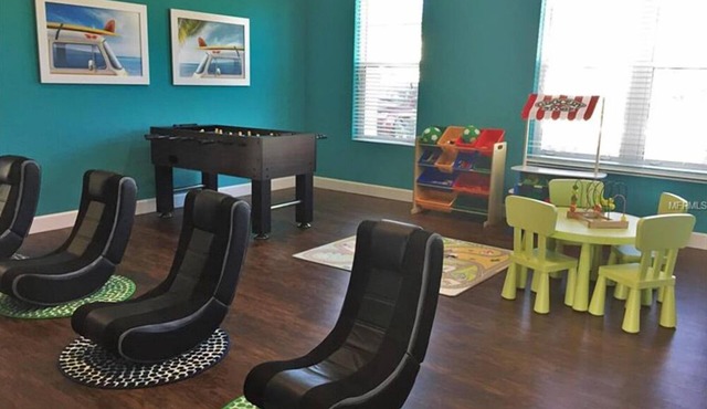 Beautiful 3 bedrooms townhome, bright living room, HD TV